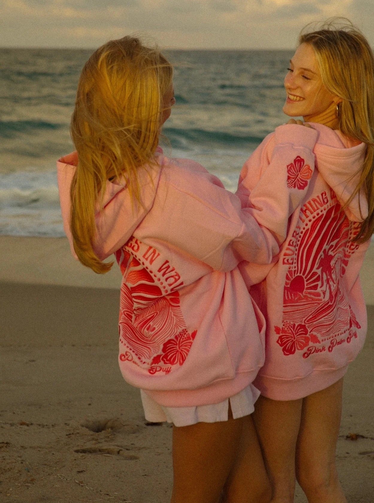 Abigail Bestickter Kapuzenpullover