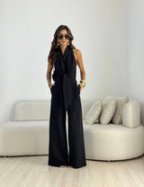 Kamwi - Eleganter Jumpsuit Mit Drapiertem Ausschnitt Und Weitem Bein in Schwarz