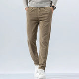 Herren-Cordhose mit Bundfalten und Seitentaschen – Corvin in Khaki