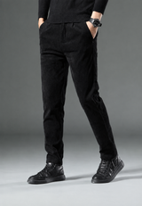 Herren-Cordhose mit Bundfalten und Seitentaschen – Corvin in Schwarz