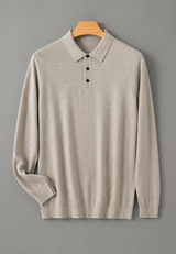 Herren-Polohemd mit langen Ärmeln, feinem Strick und geknöpftem Kragen – Aksel in Beige