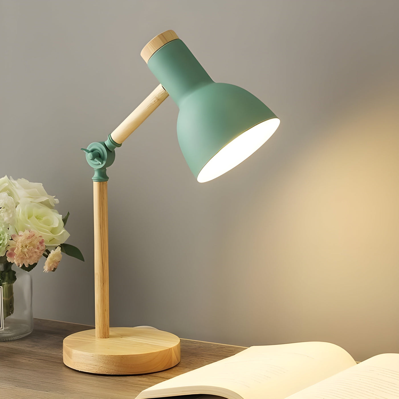SwivelScandi Lamp - Kreative LED-Schreibtischlampe aus Holz