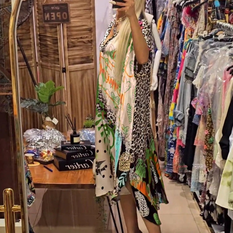 Paulina® | Bedrucktes Damenkleid mit kurzen Ärmeln und tiefem V-Ausschnitt