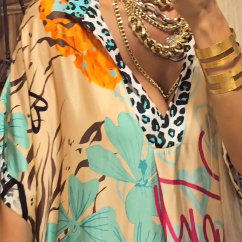 Paulina® | Bedrucktes Damenkleid mit kurzen Ärmeln und tiefem V-Ausschnitt