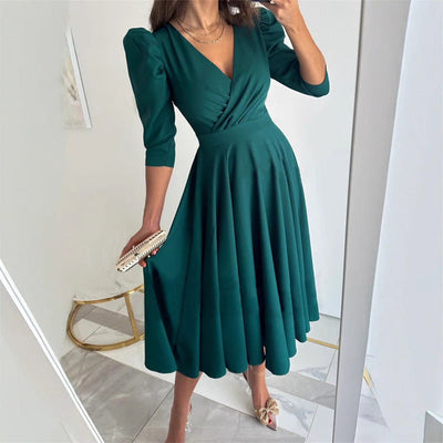 TÜLAY - PLISSIERTES MIDIKLEID MIT V-AUSSCHNITT