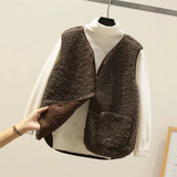 Walburga | Damen Teddy Weste mit Knöpfen und Taschen in Braun